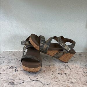 Elegant Women's Wedges with Cork Heel